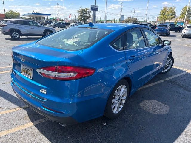 Used 2020 Ford Fusion SE FWD image 3