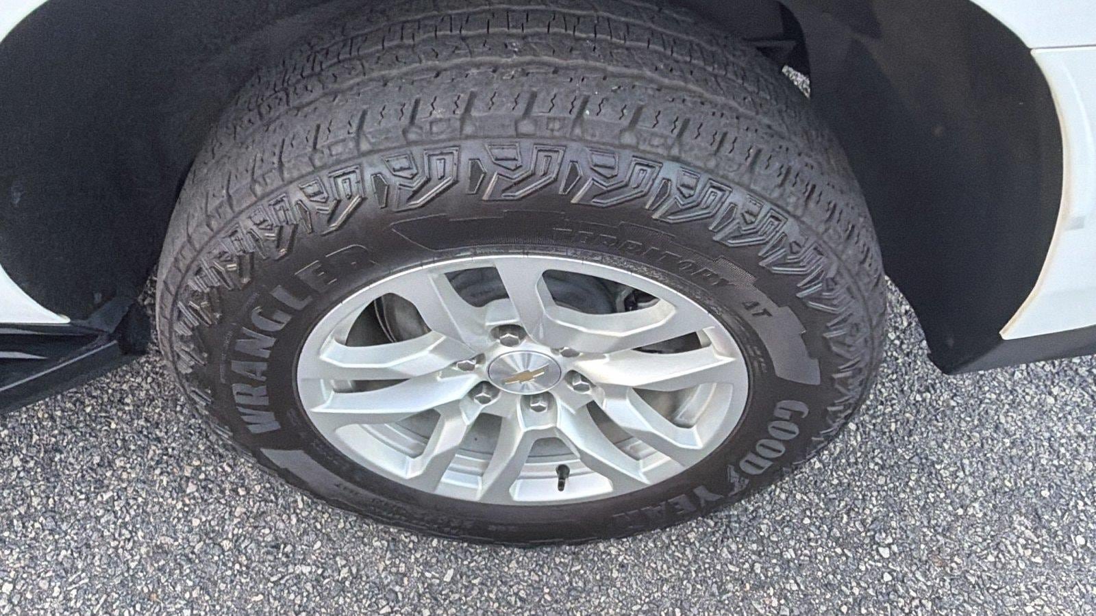 Used 2023 Chevrolet Suburban LT RWD image 12