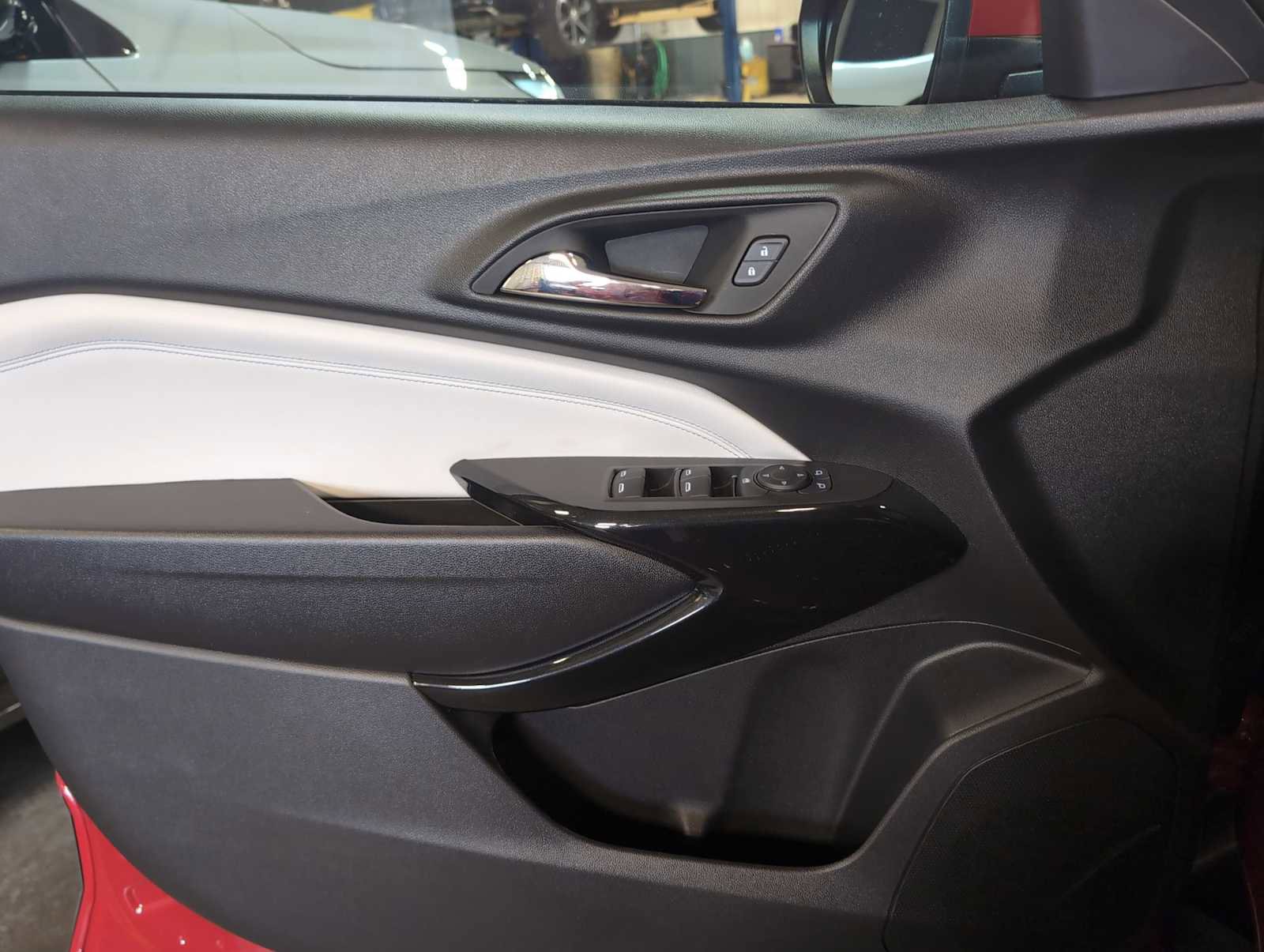 New 2026 Chevrolet Trax LT w/ Sunroof Package FWD image 22