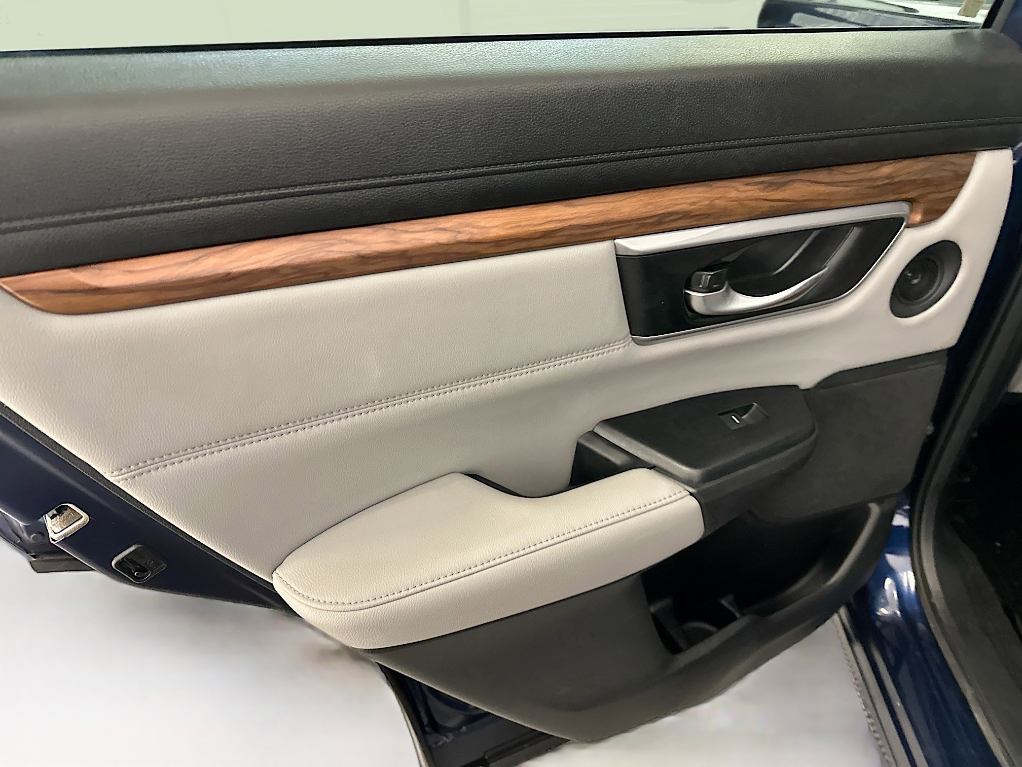 Used 2018 Honda CR-V Touring image 28