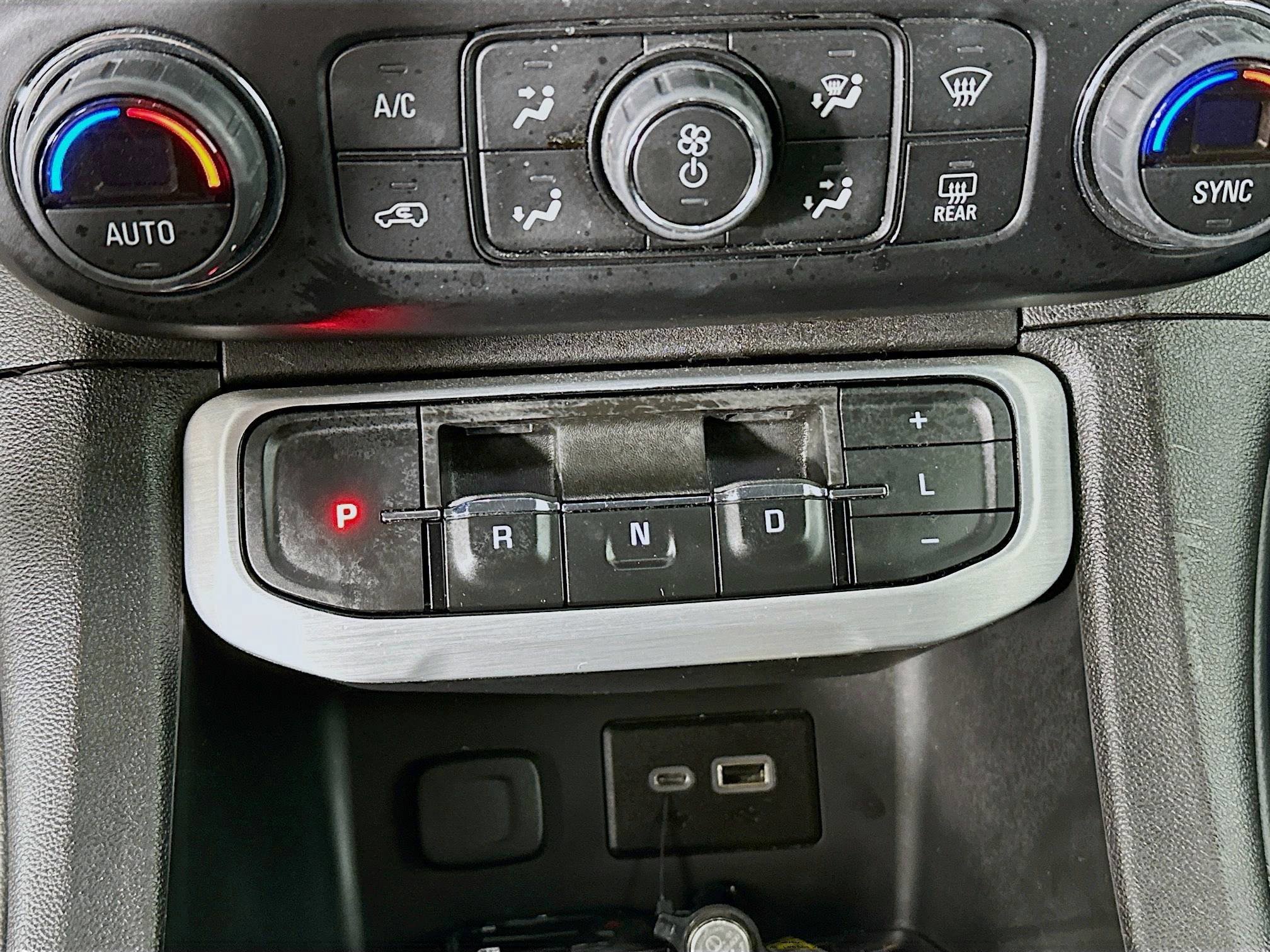 Used 2023 GMC Acadia SLE image 24