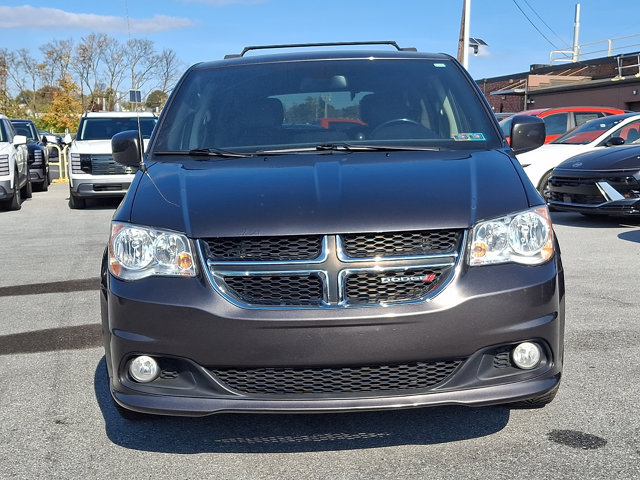 Used 2019 Dodge Grand Caravan SXT FWD image 2