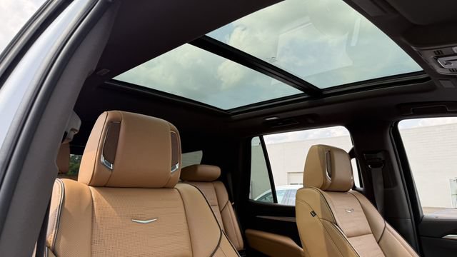 Used 2025 Cadillac Escalade Premium Luxury w/ LPO, Floor Liner Package AWD/4WD image 15