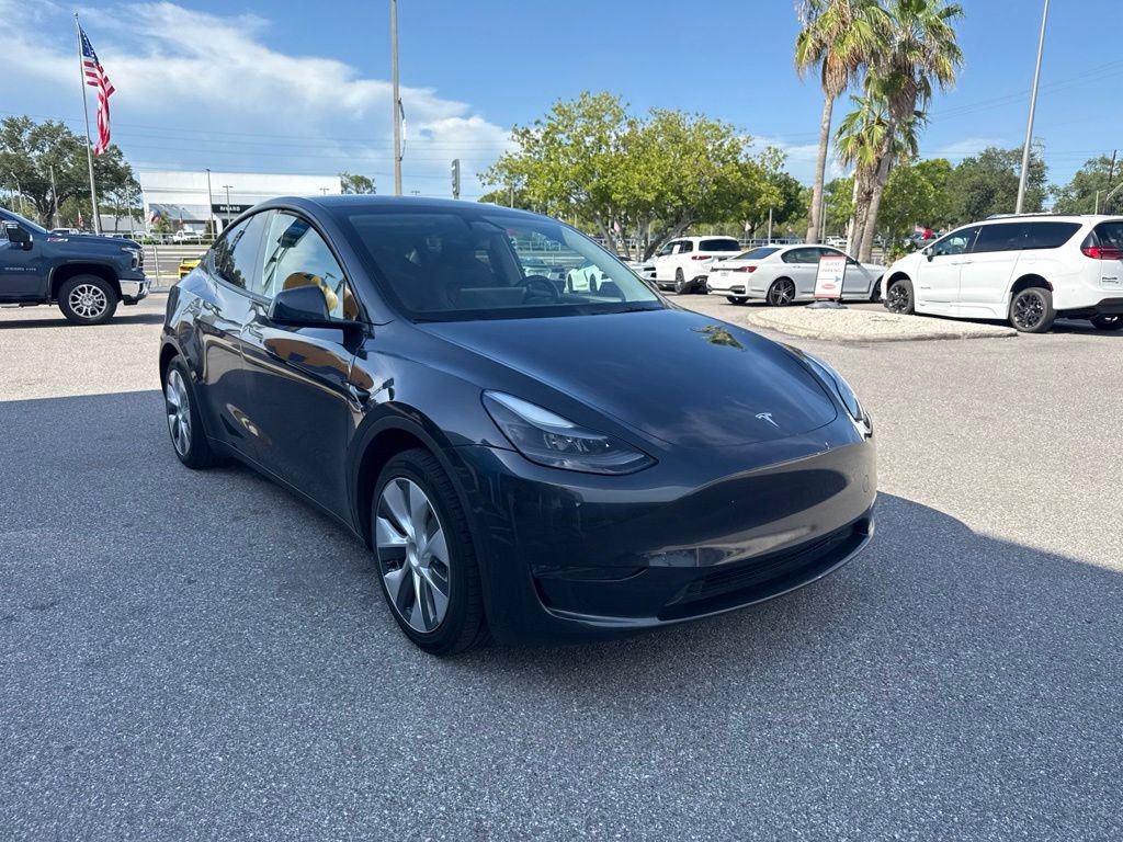 Used 2024 Tesla Model Y Long Range RWD image 3