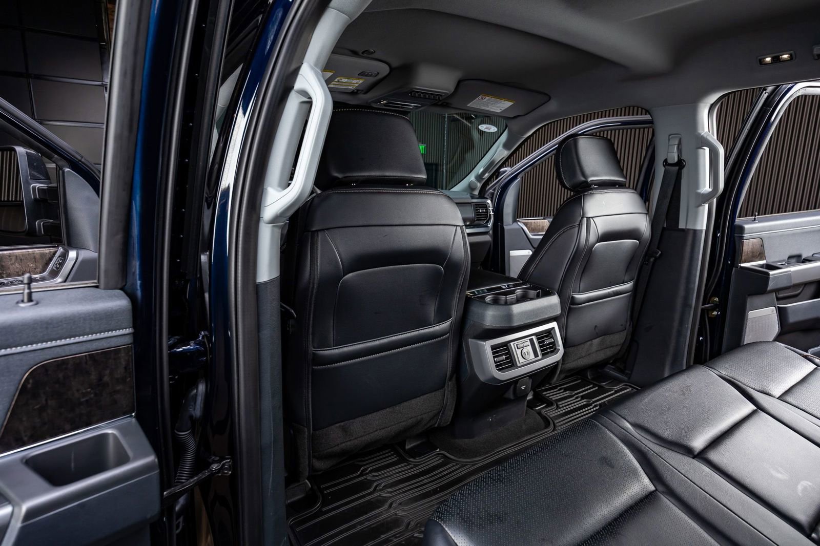 Used 2025 Ford F350 Lariat w/ Black Appearance Package image 34