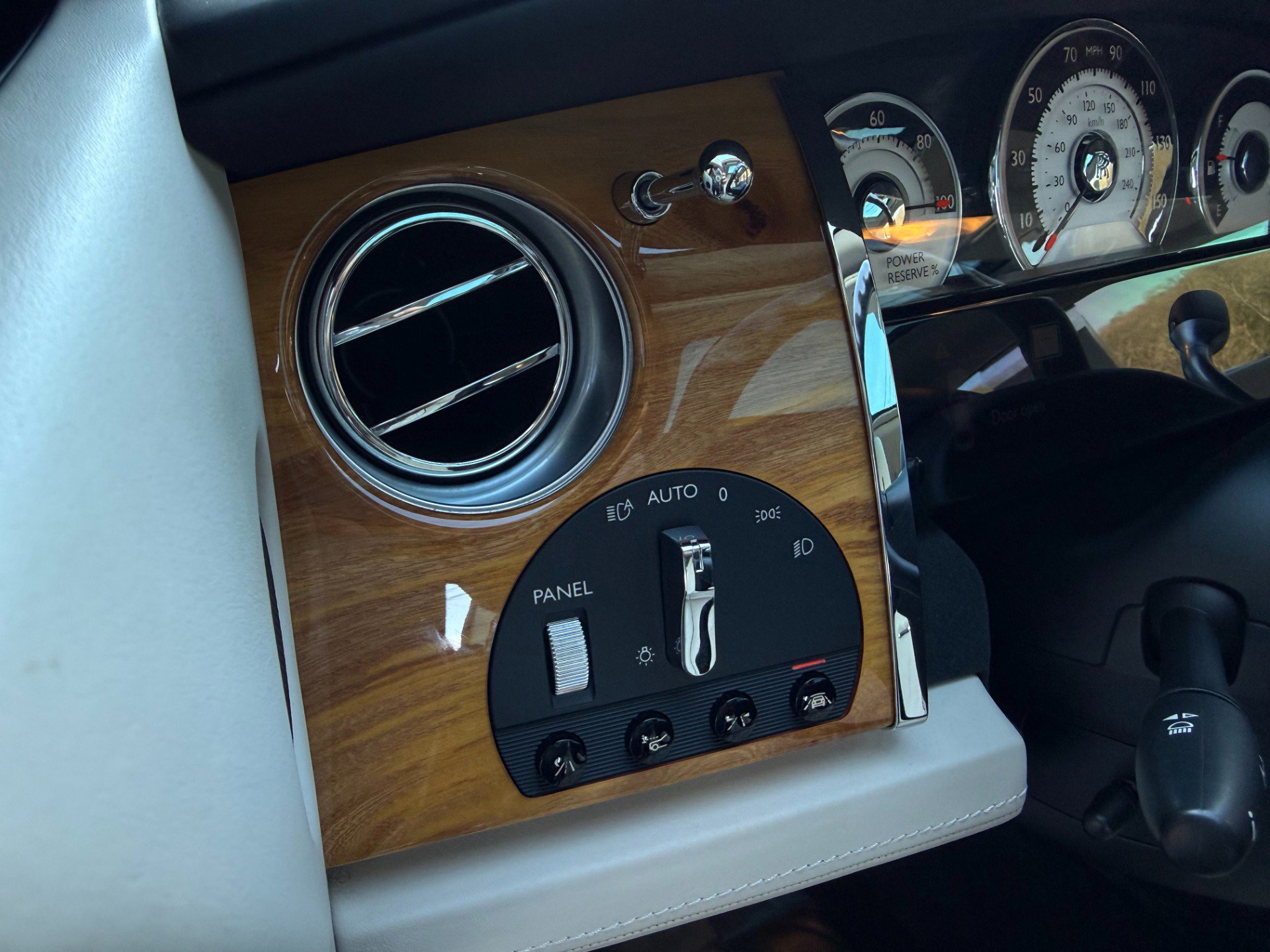 Used 2014 Rolls-Royce Wraith image 9