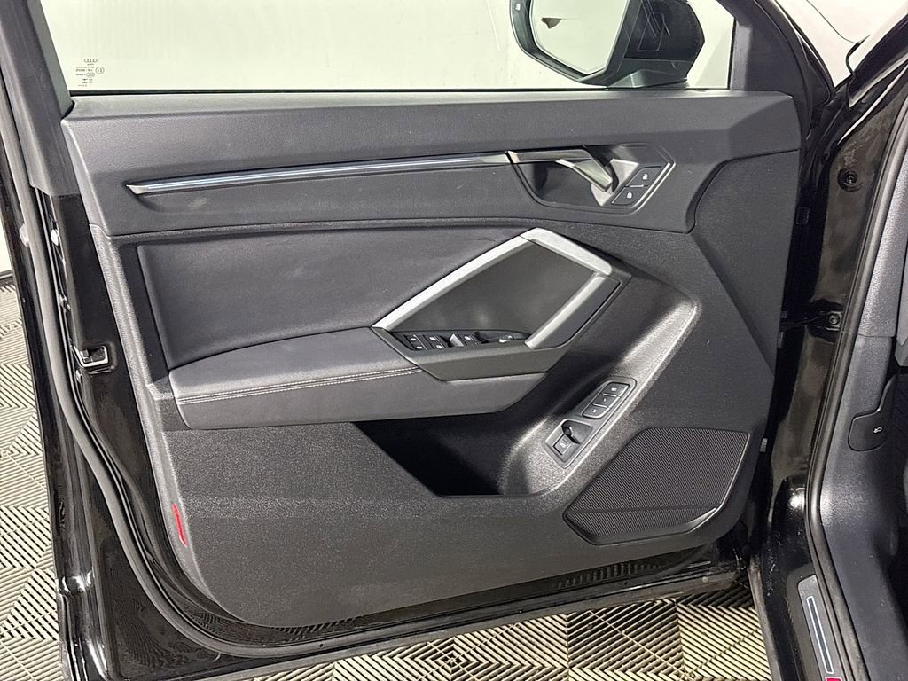 Used 2023 Audi Q3 2.0T Premium Plus w/ Premium Plus Package image 10