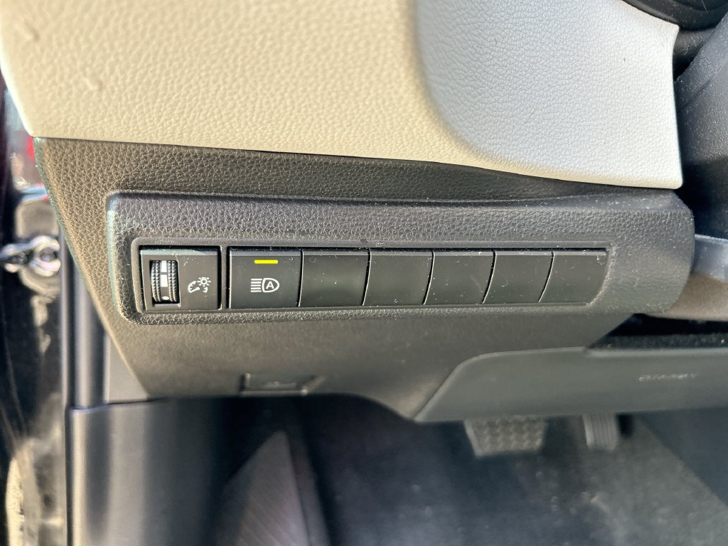 Used 2025 Toyota Corolla SE FWD image 13
