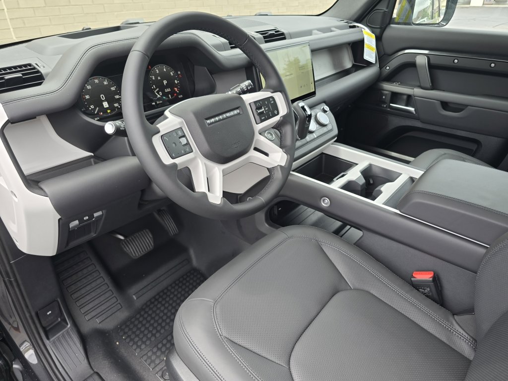 New 2025 Land Rover Defender 110 X-Dynamic SE image 32