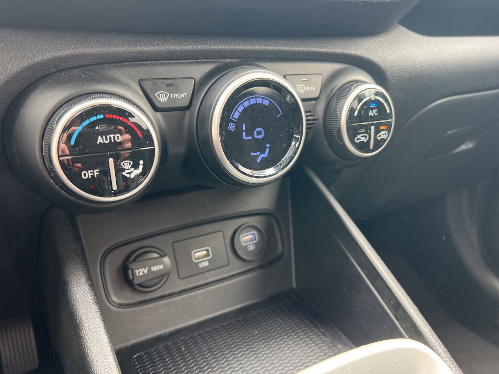 Used 2020 Hyundai Venue SEL FWD image 11