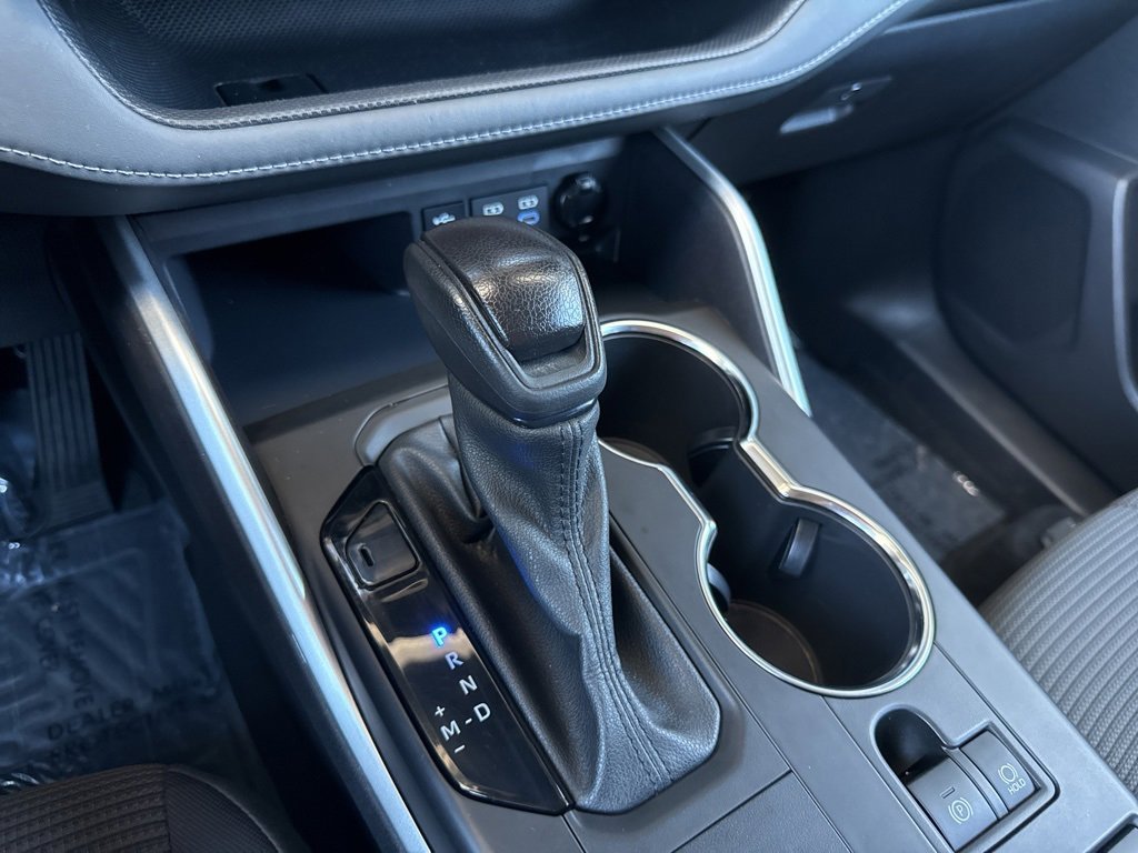 Used 2022 Toyota Highlander L image 18