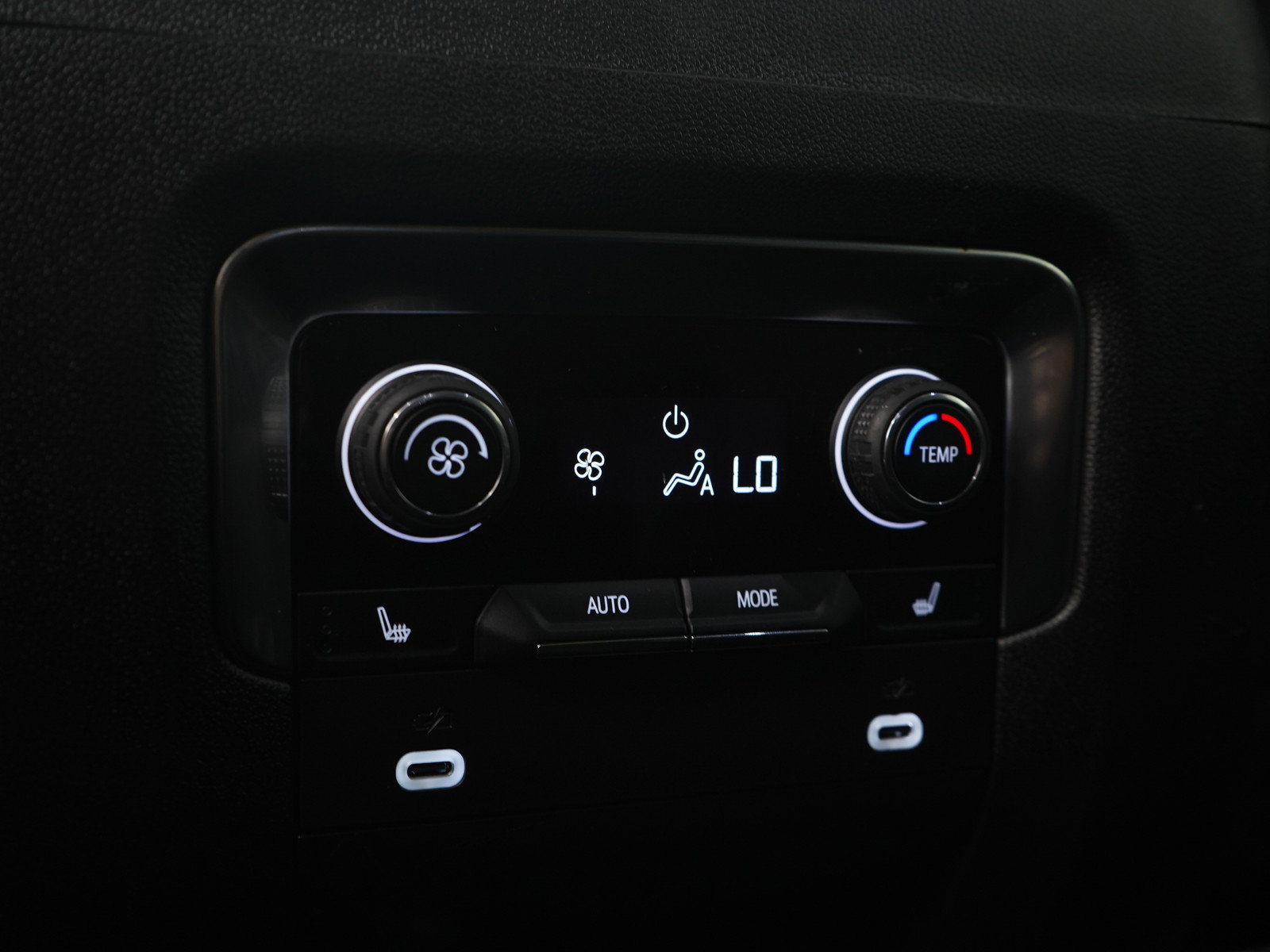 Used 2024 Chevrolet Tahoe High Country AWD/4WD image 17