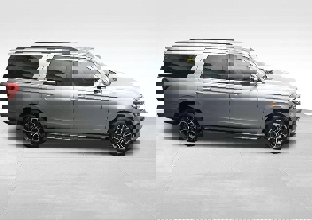 Used 2023 Ford Expedition Max XLT image 17