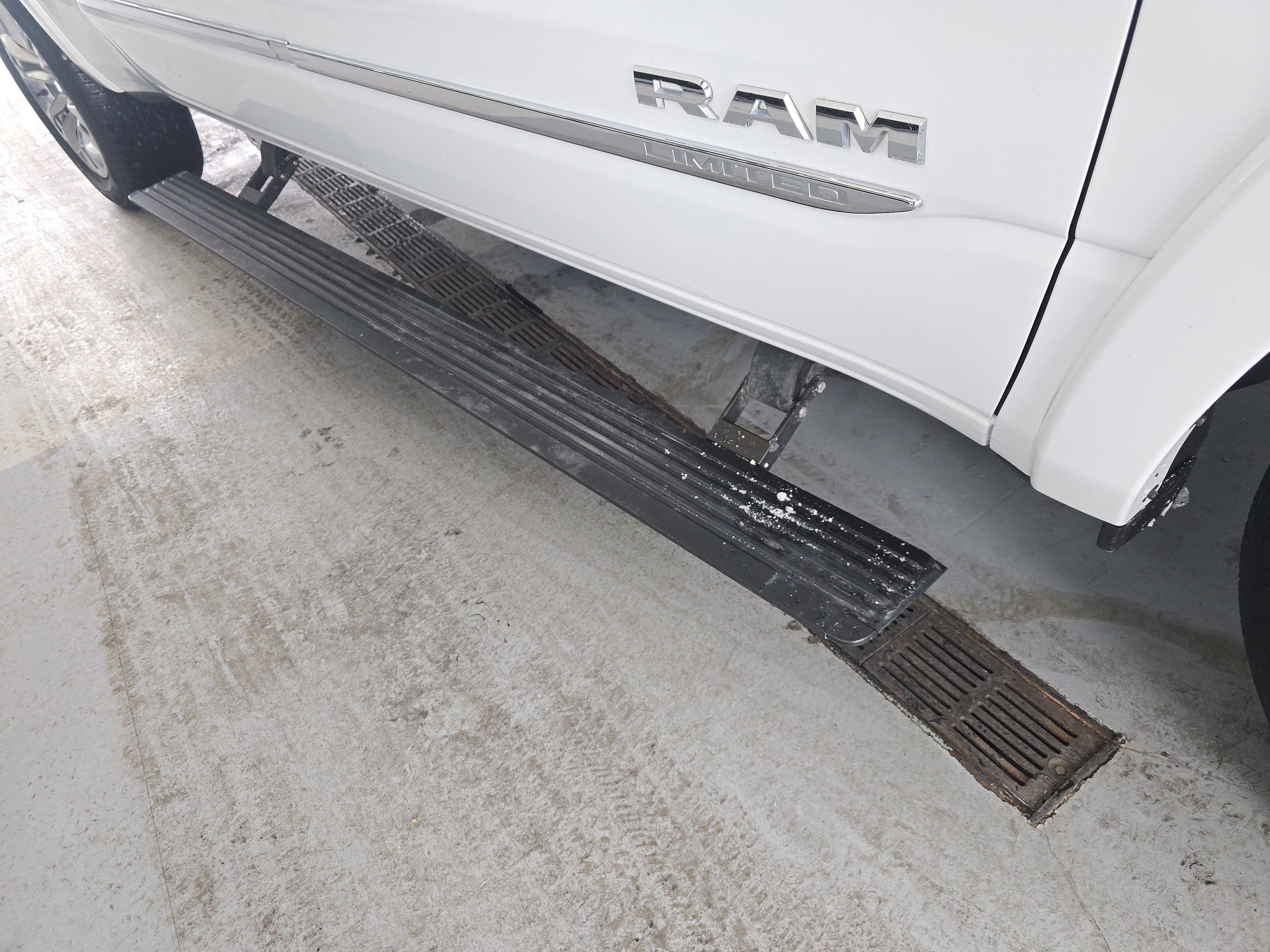 Used 2023 RAM 1500 Limited image 16