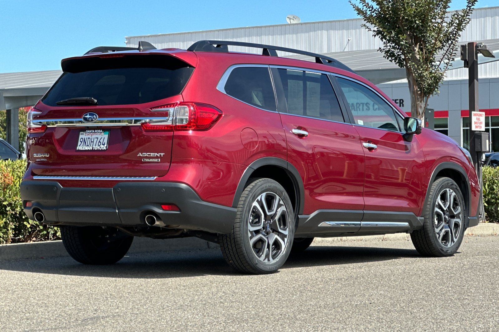 Used 2023 Subaru Ascent Touring AWD/4WD image 4