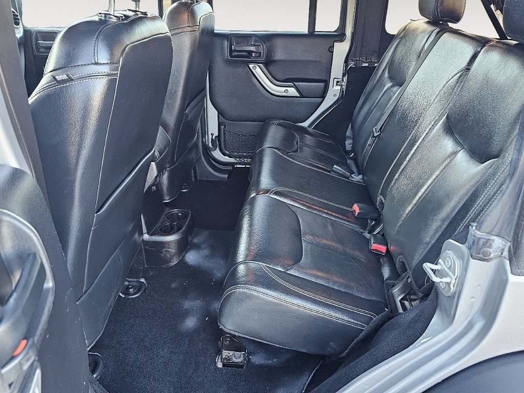 Used 2015 Jeep Wrangler Unlimited Rubicon AWD/4WD image 21