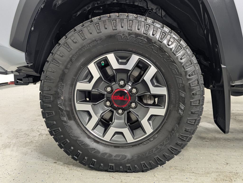 Used 2021 Toyota Tacoma TRD Off-Road image 11