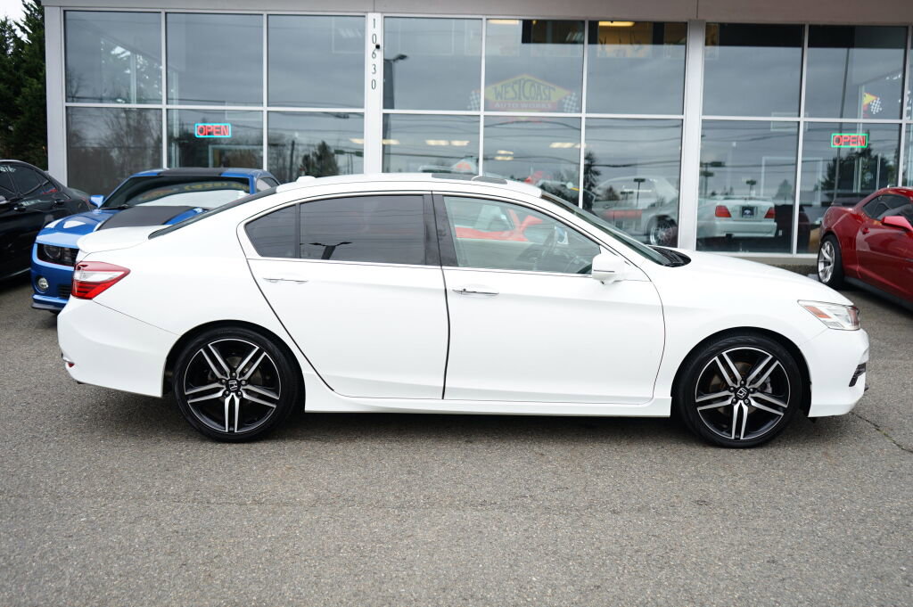 Used 2017 Honda Accord Touring image 6