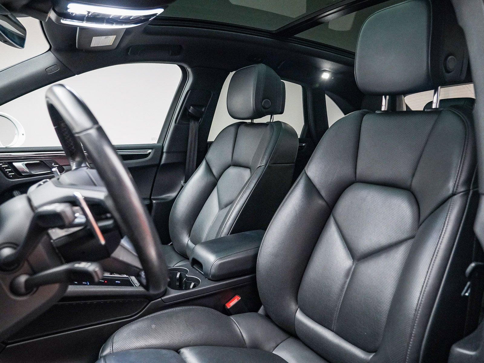 Certified 2022 Porsche Macan S image 5