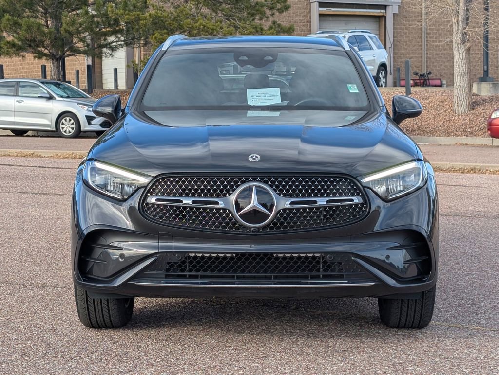 Used 2025 Mercedes-Benz GLC 350e 4MATIC image 2