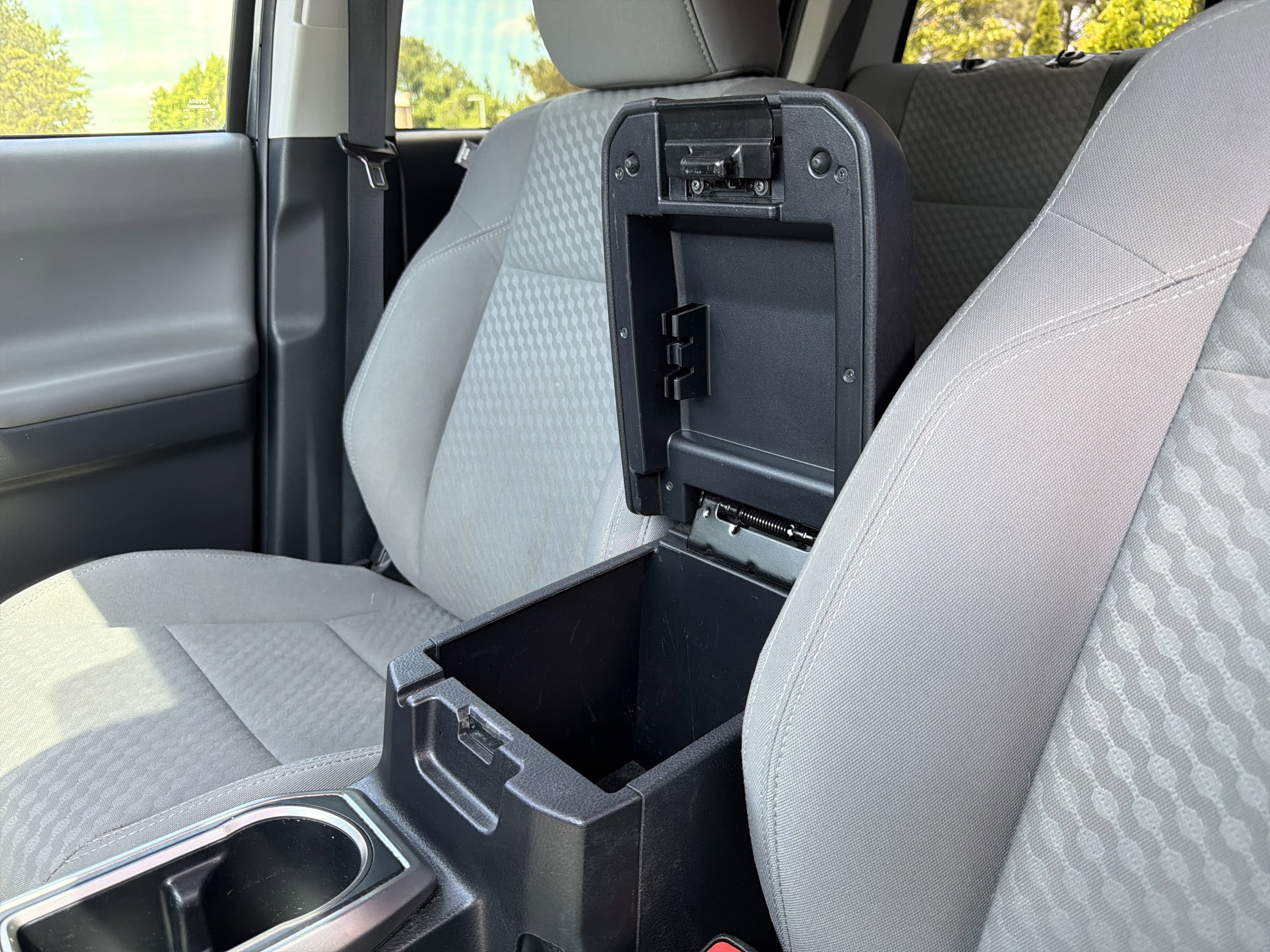 Used 2022 Toyota Tacoma SR5 w/ Technology Package RWD image 32