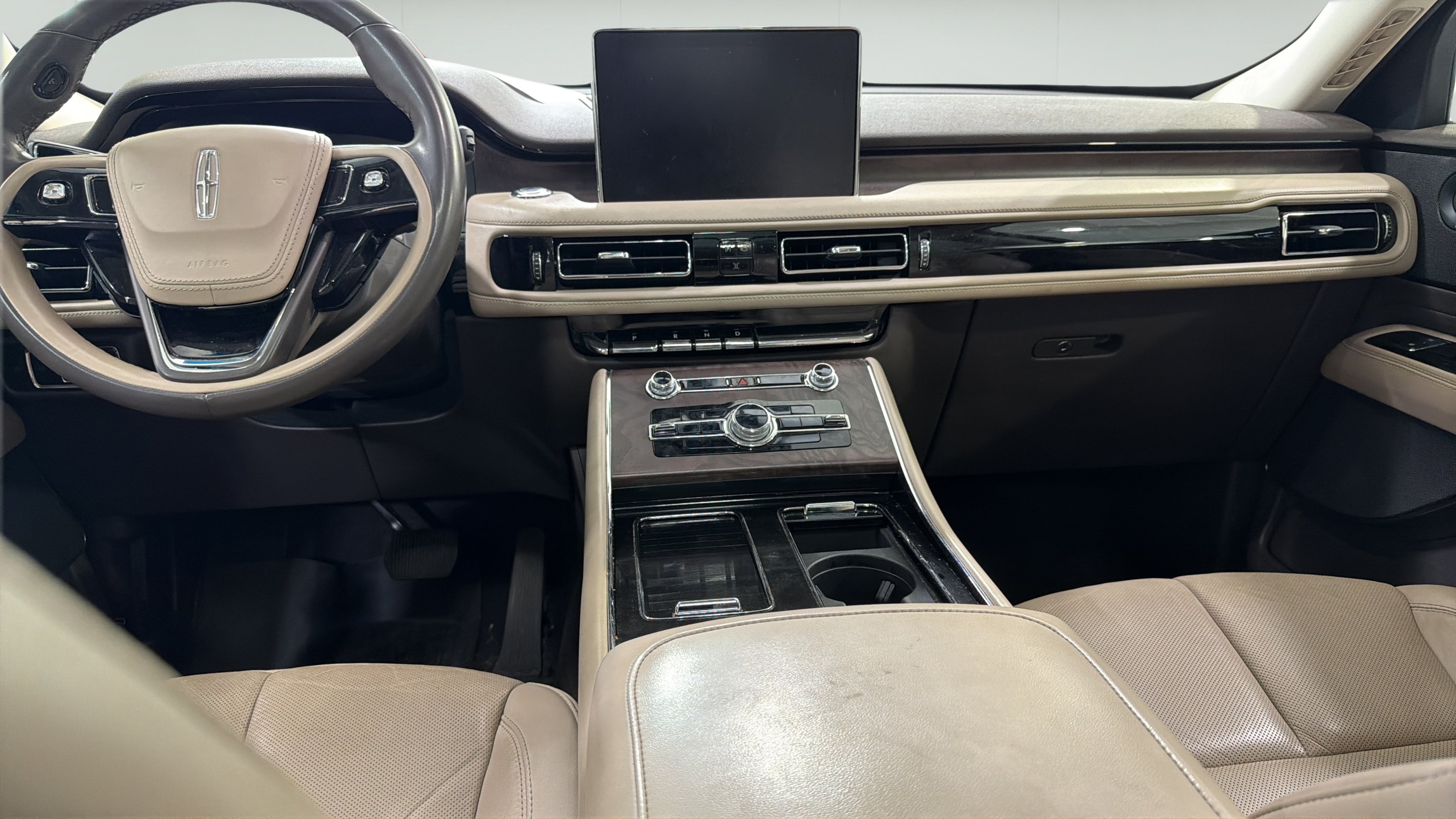 Used 2023 Lincoln Aviator Reserve w/ Class IV Trailer Tow Package RWD image 24