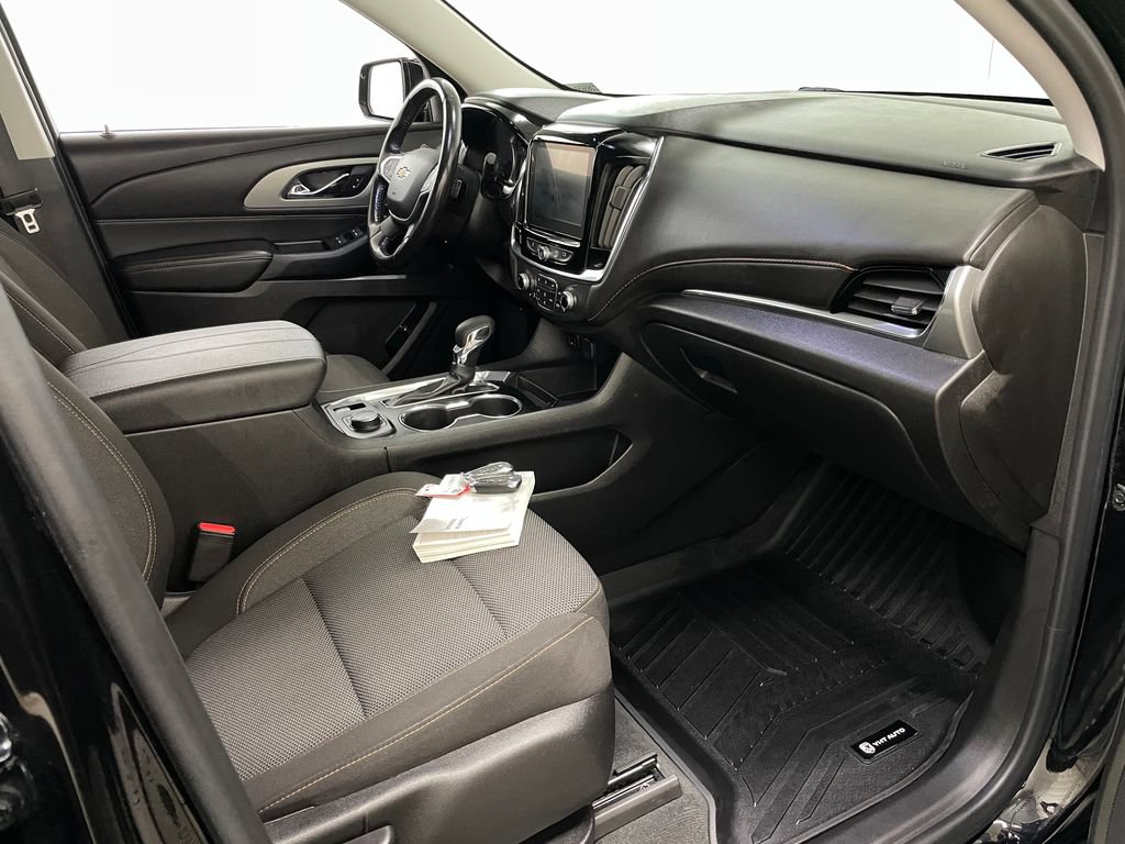 Certified 2021 Chevrolet Traverse LT FWD image 39