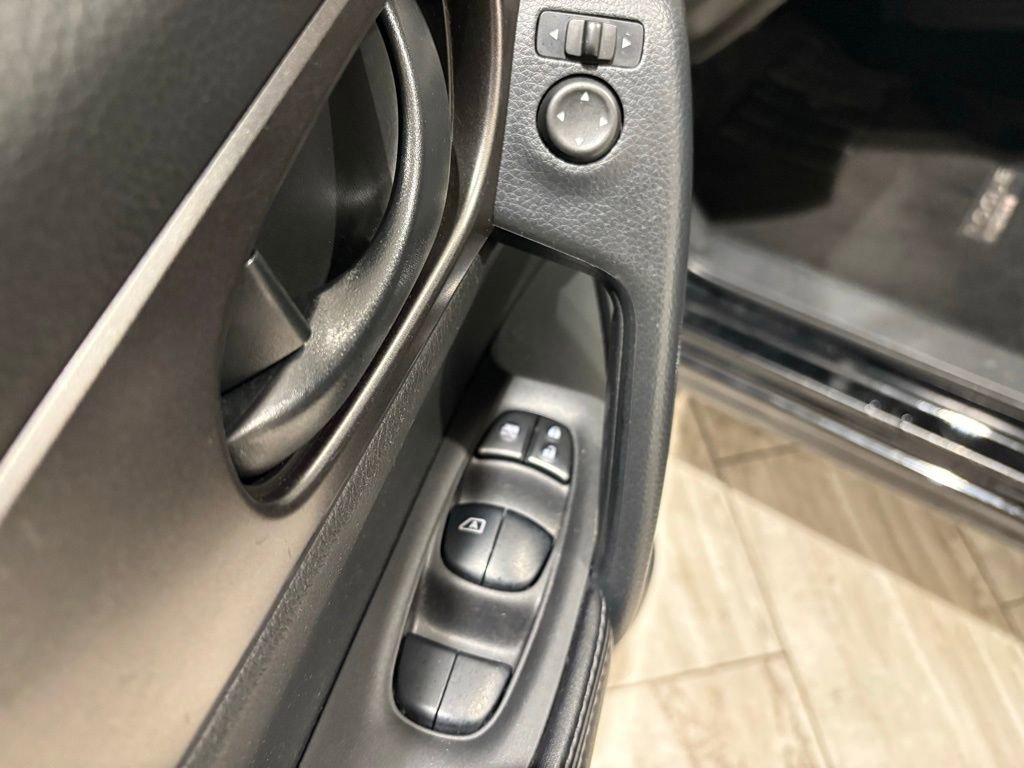 Used 2022 Nissan Rogue Sport S image 24