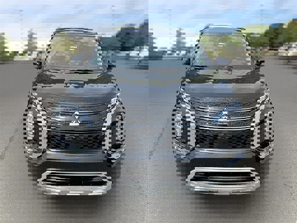 New 2025 Mitsubishi Outlander SE image 2