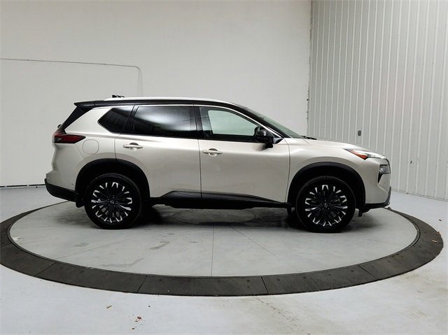 Used 2025 Nissan Rogue SL w/ Tech Package image 8