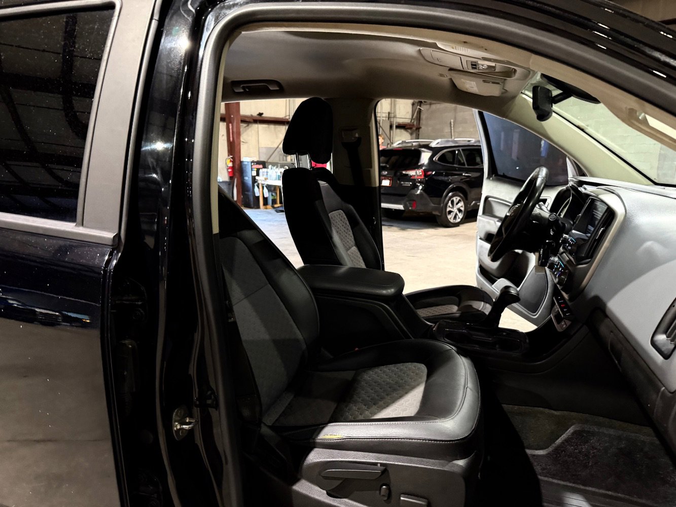 Used 2018 Chevrolet Colorado Z71 AWD/4WD image 27