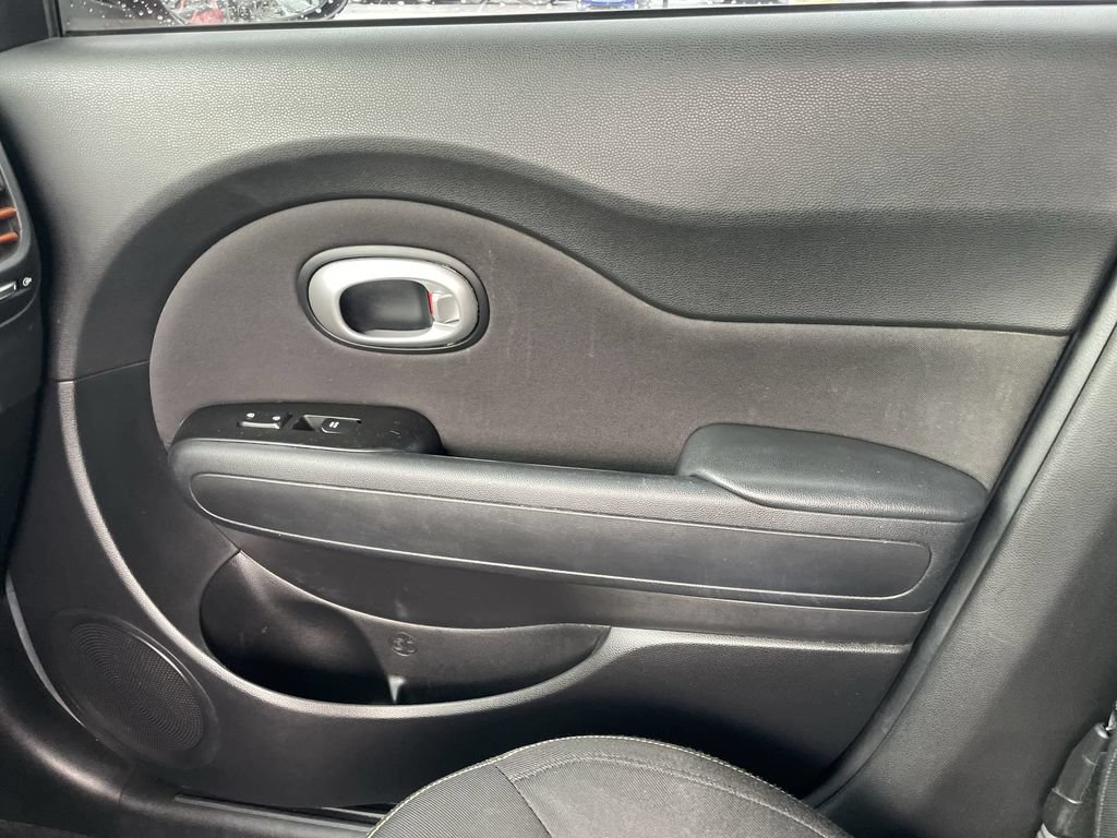 Used 2015 Kia Soul + FWD image 18