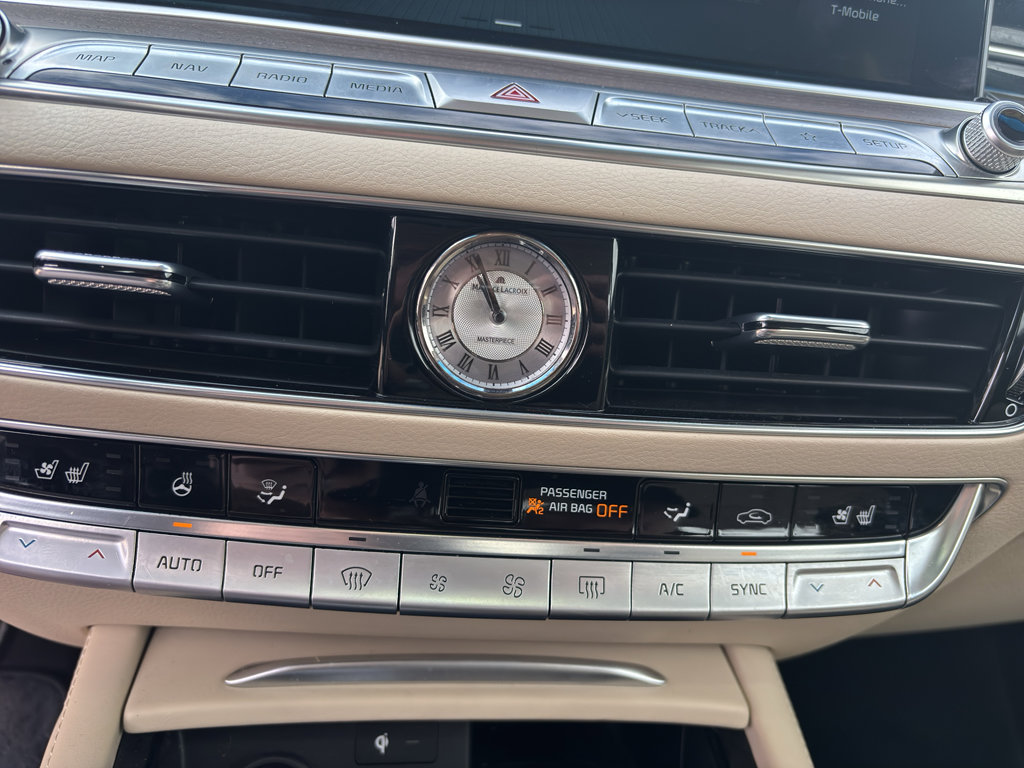 Used 2019 Kia K900 Luxury image 21