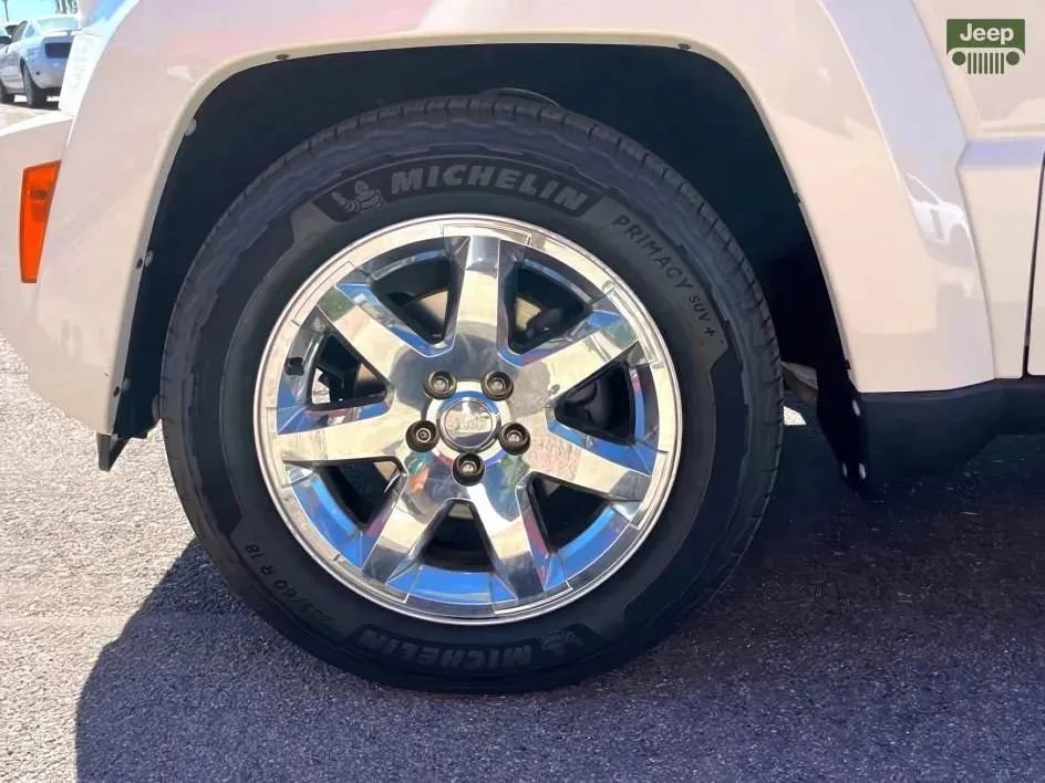 Used 2010 Jeep Liberty Limited w/ Tire & Wheel Group AWD/4WD image 21