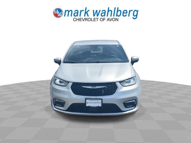 Used 2023 Chrysler Pacifica Touring FWD image 3