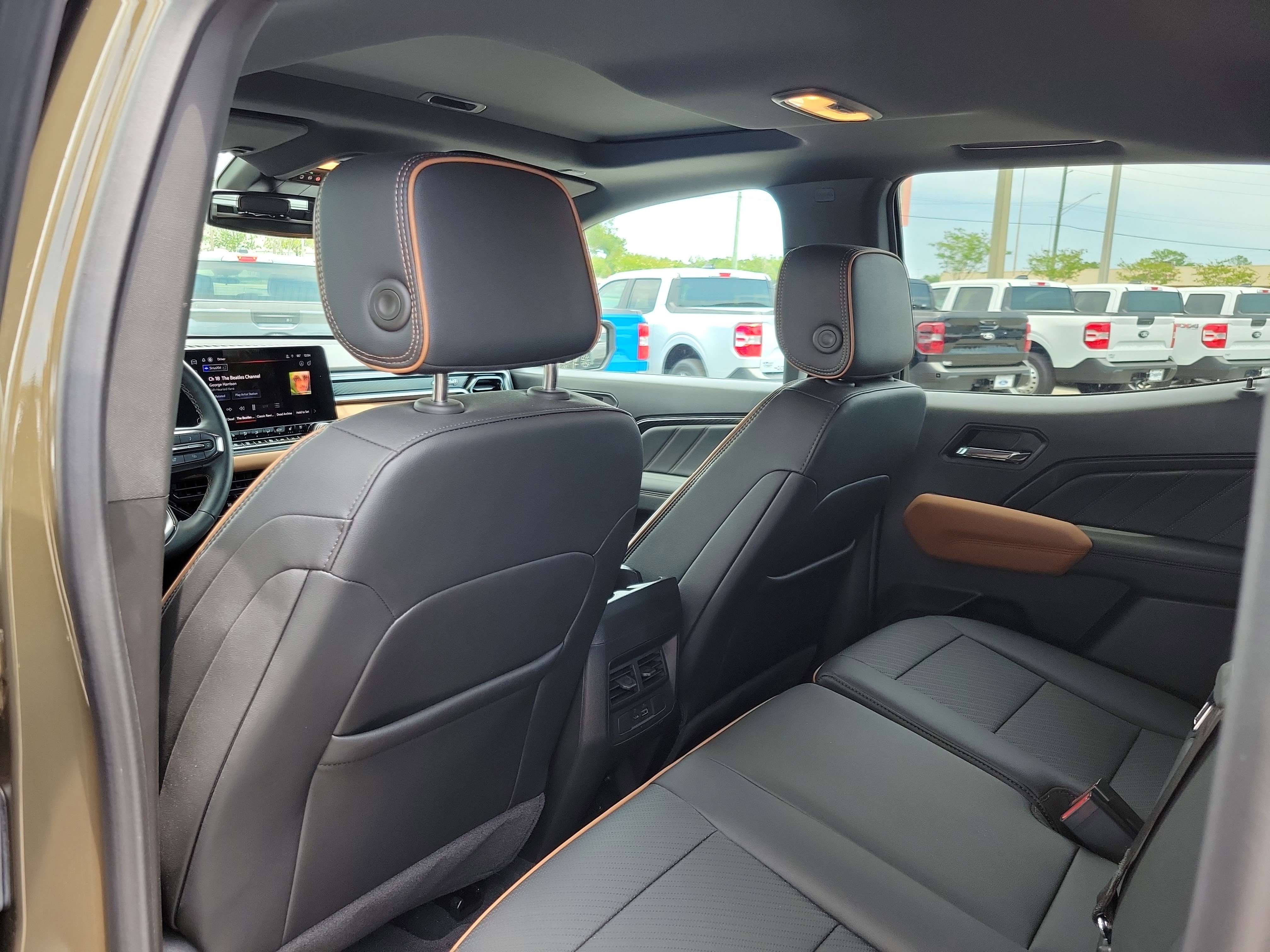 Used 2025 GMC Canyon AT4 w/ Technology Plus Package AWD/4WD image 14