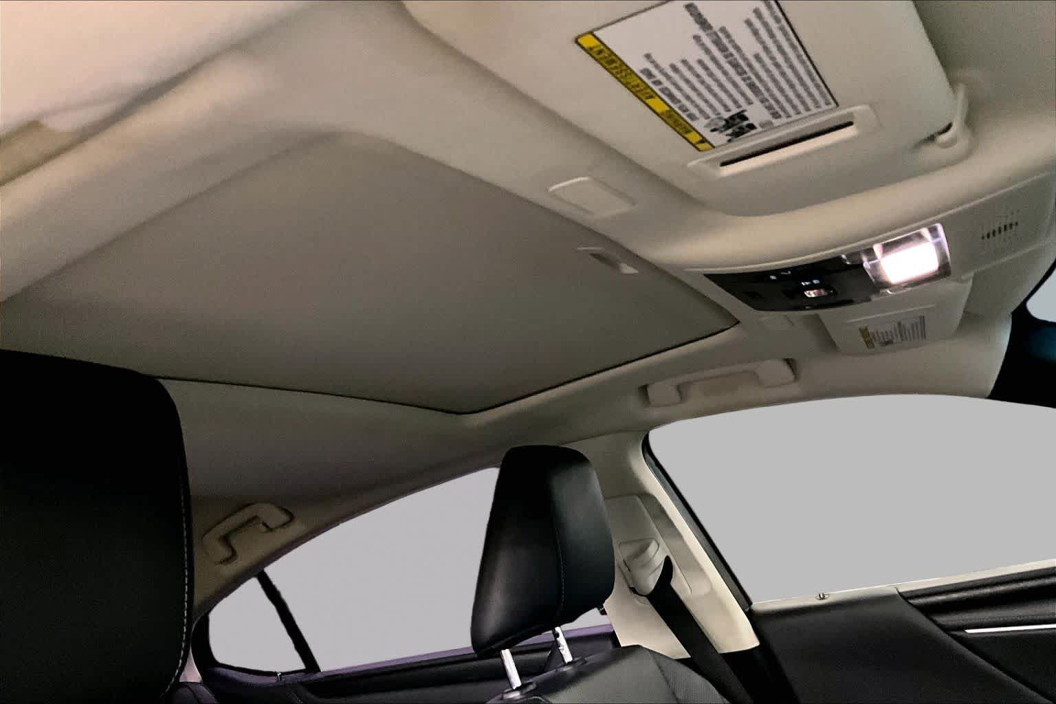 Used 2024 Lexus ES 300h w/ Premium Package FWD image 13