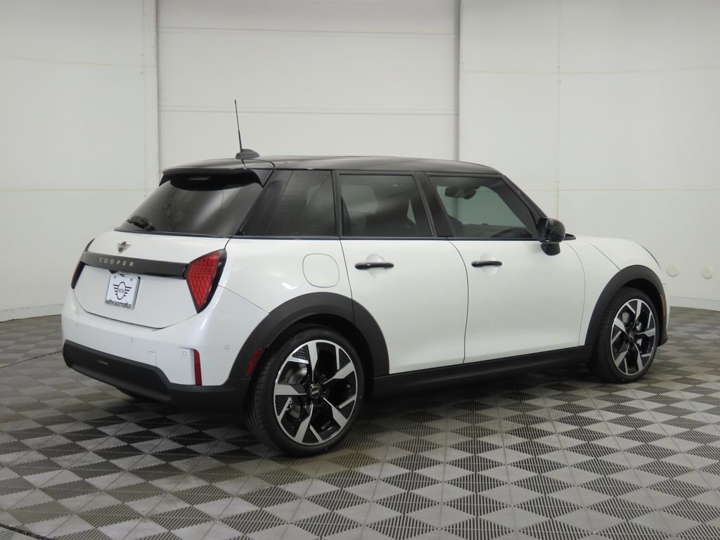 Used 2026 MINI Cooper 4-Door Hardtop image 5