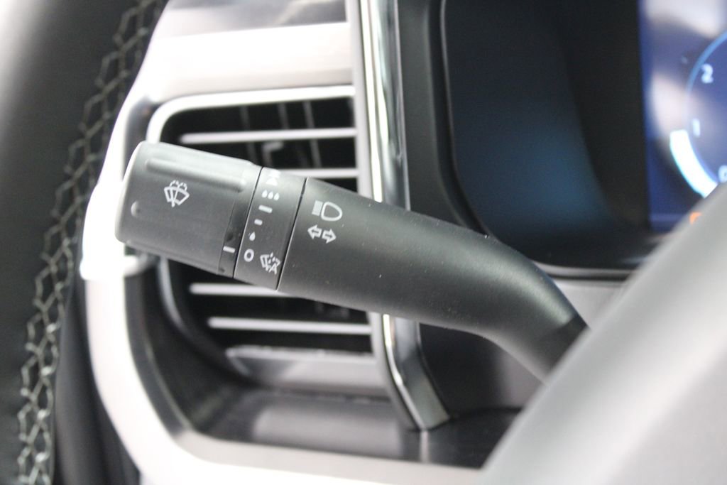 New 2026 Ford F250 Lariat w/ Black Appearance Package image 39