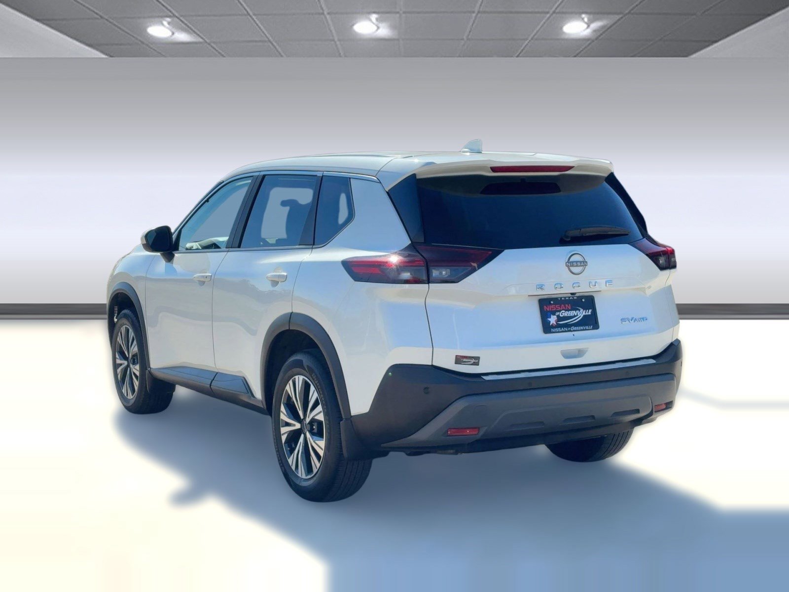 Used 2023 Nissan Rogue SV image 3