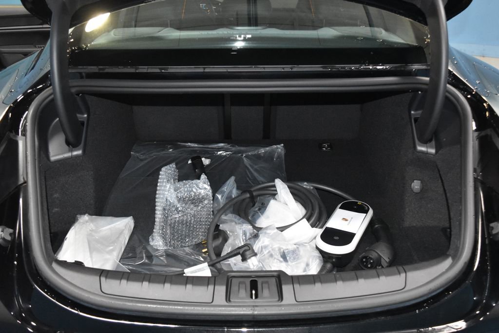 Used 2024 Porsche Taycan image 27