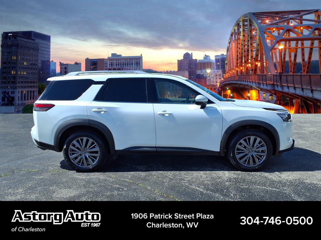 Used 2025 Nissan Pathfinder SL w/ SL Premium Package AWD/4WD image 2