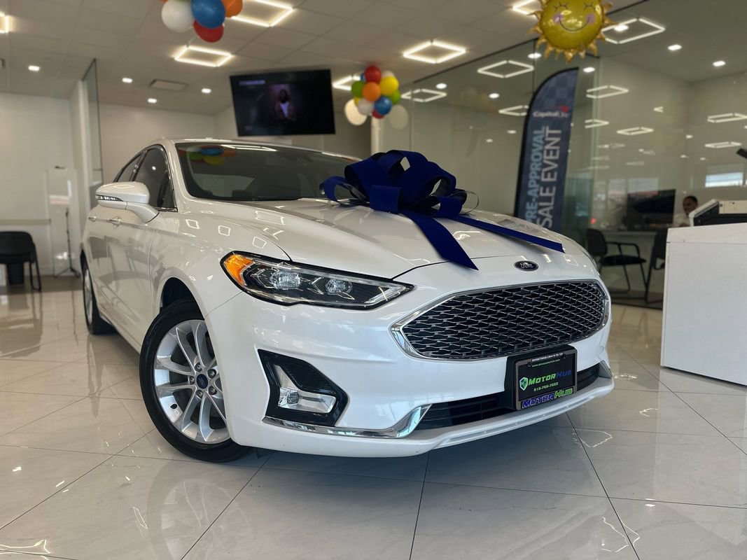 Used 2019 Ford Fusion Energi Titanium image 3