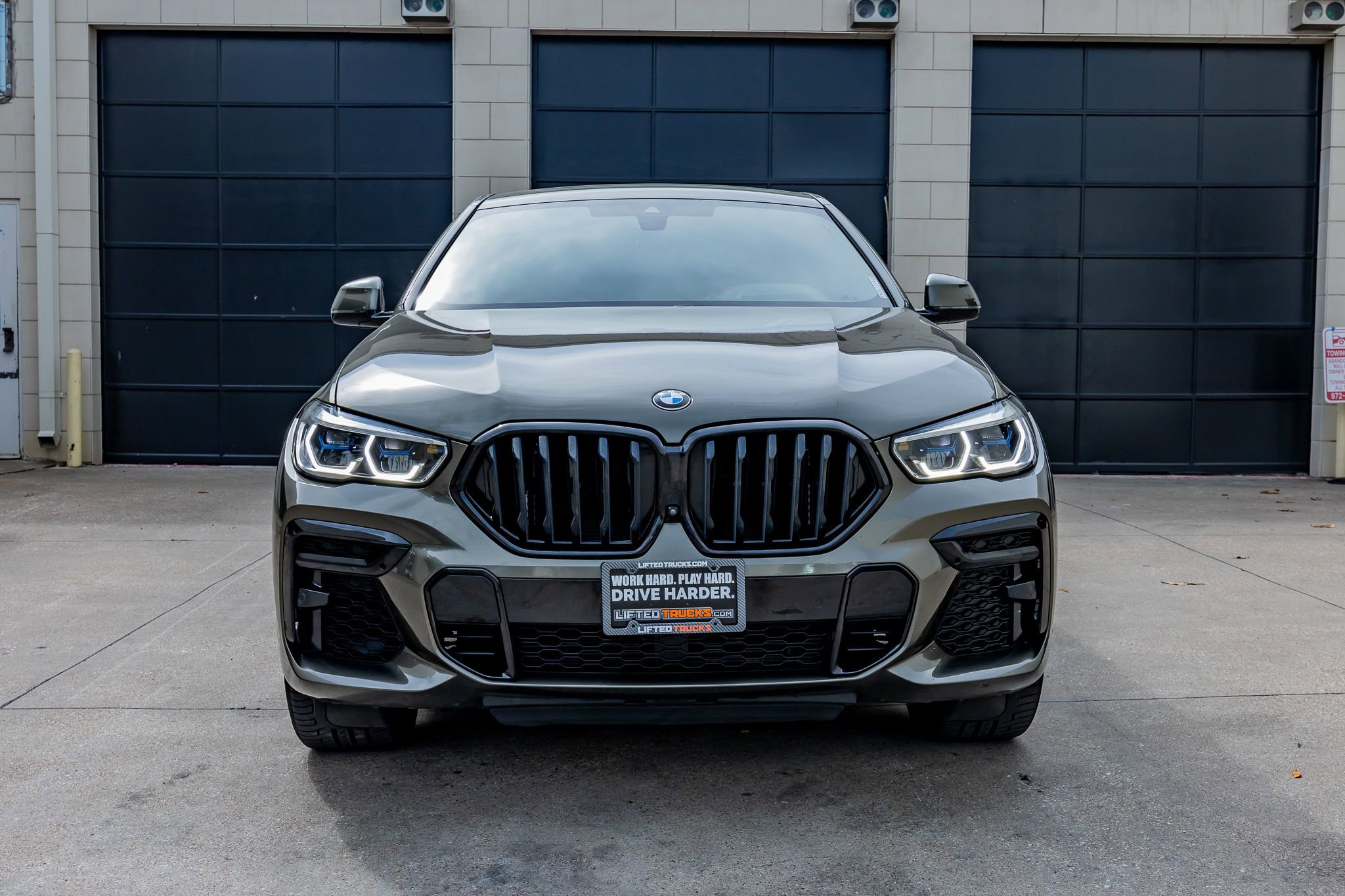 Used 2022 BMW X6 M50i w/ Executive Package AWD/4WD image 2