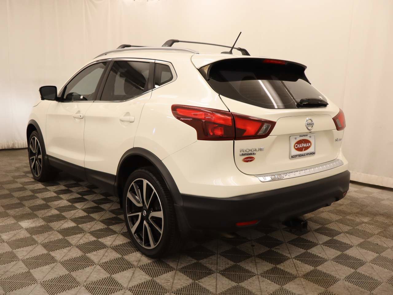 Used 2017 Nissan Rogue Sport SL w/ SL Premium Package AWD/4WD image 3