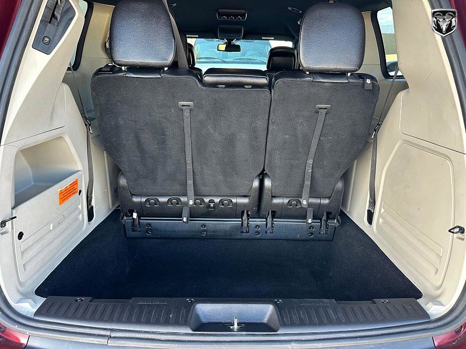 Used 2019 Dodge Grand Caravan SXT image 16