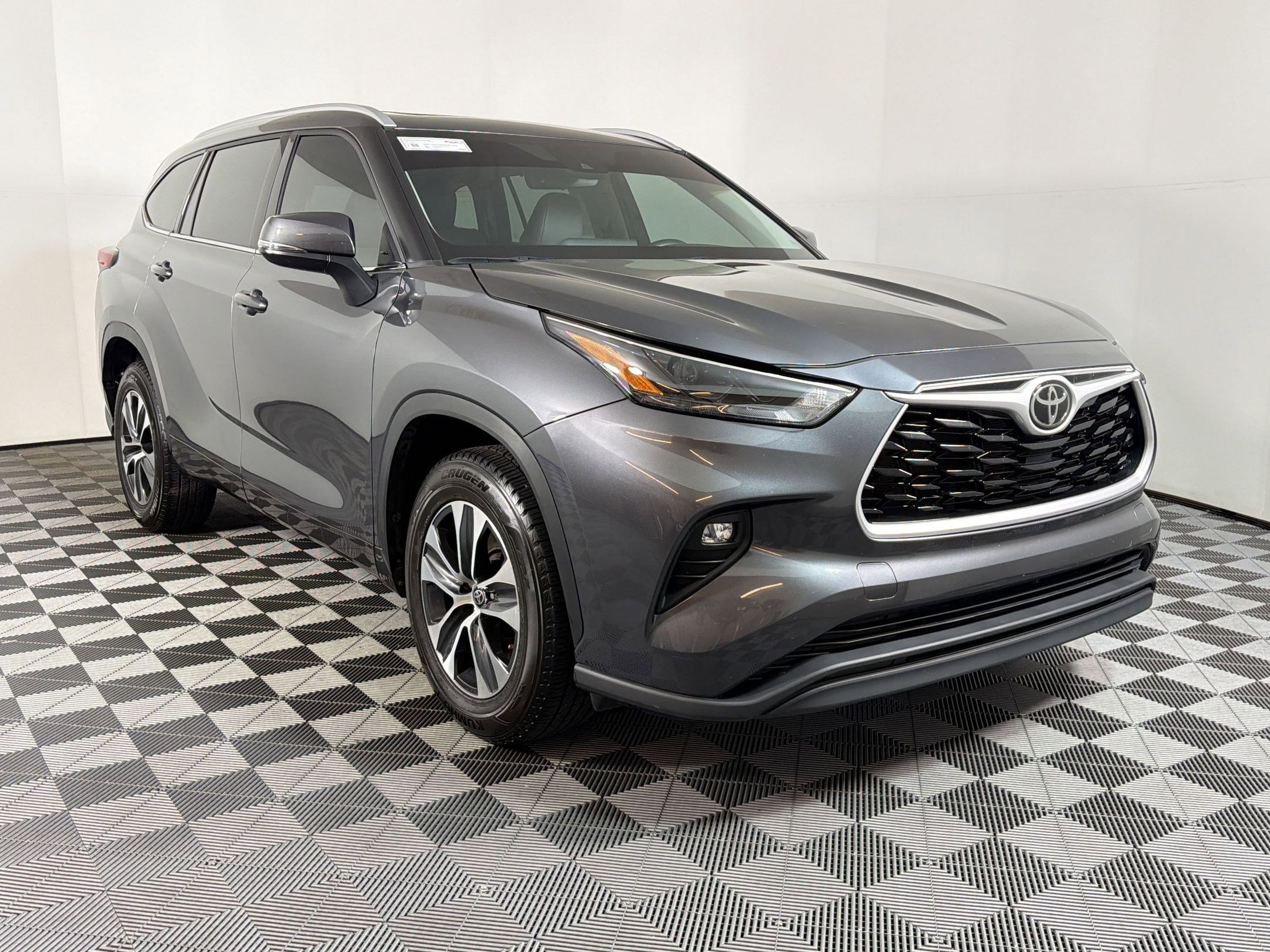 Used 2022 Toyota Highlander XLE image 19