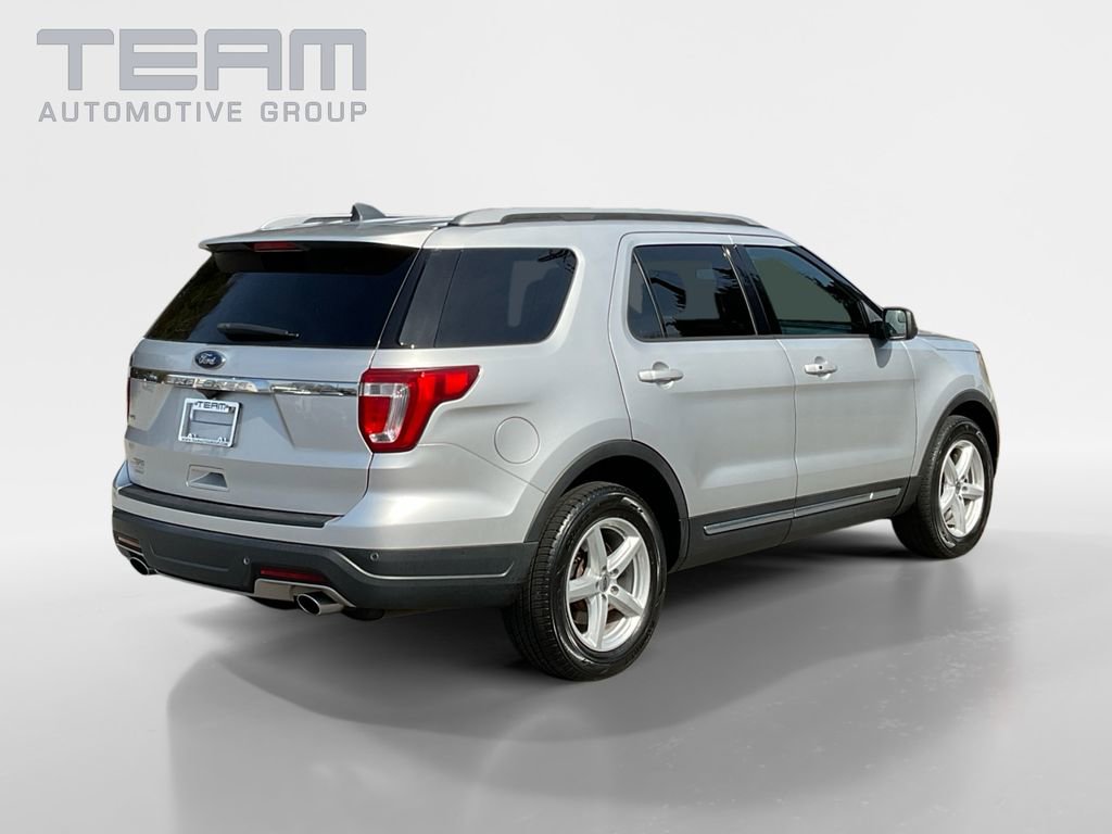 Used 2018 Ford Explorer XLT image 7