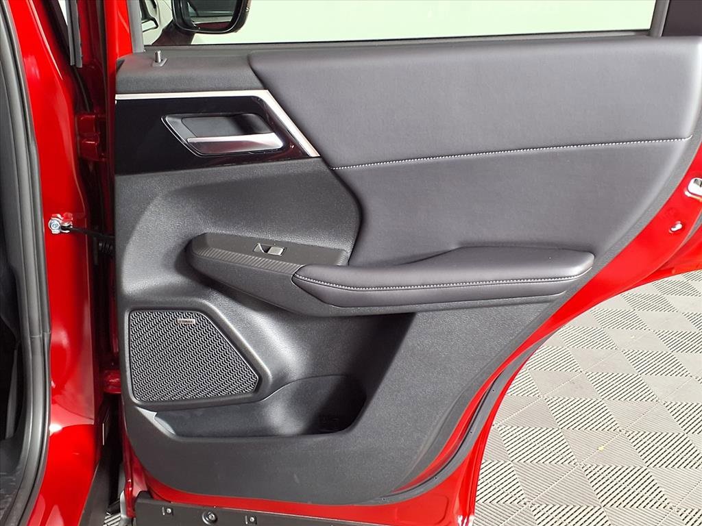 New 2025 Mitsubishi Outlander SE image 10