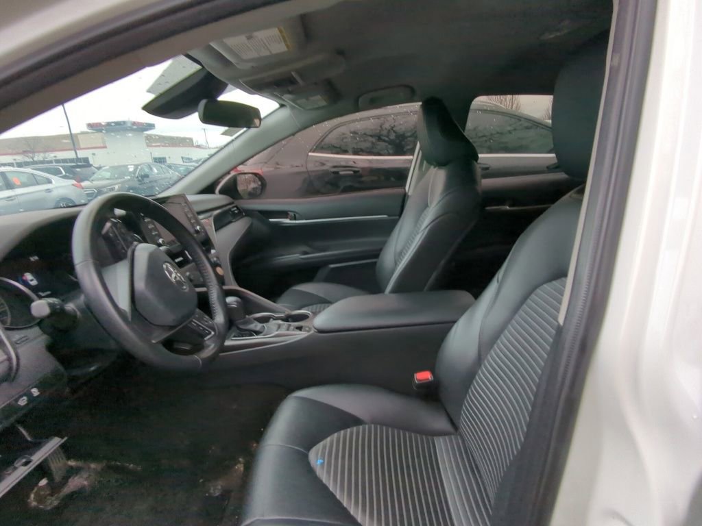 Used 2023 Toyota Camry SE image 6